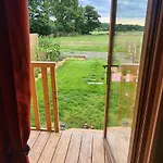 Roulotte A La Ferme Buissonniere *