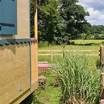 Roulotte A La Ferme Buissonniere *