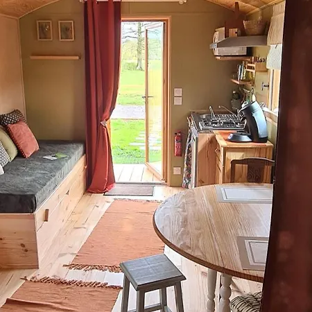 Roulotte A La Ferme Buissonniere