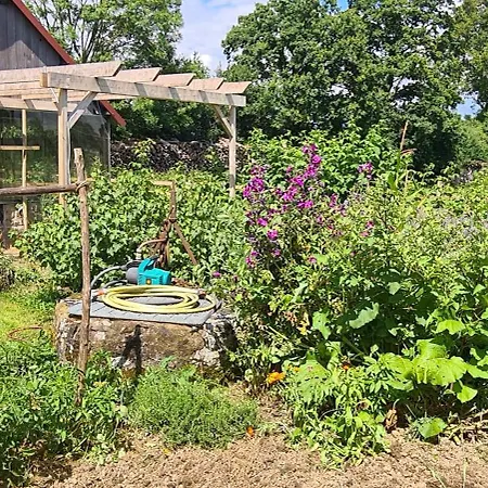 Farm stay Roulotte A La Ferme Buissonniere *