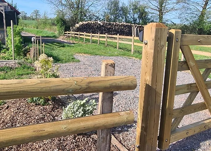 Farm stay Roulotte A La Ferme Buissonniere La Lande-de-Louge