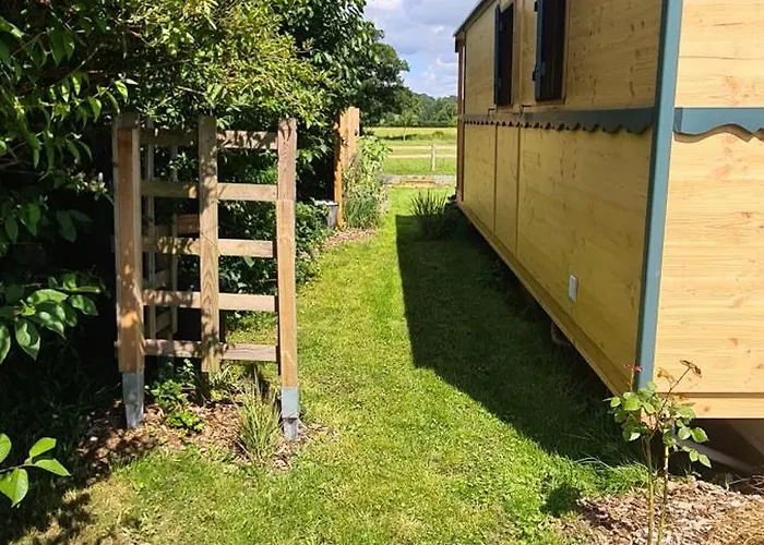 Roulotte A La Ferme Buissonniere