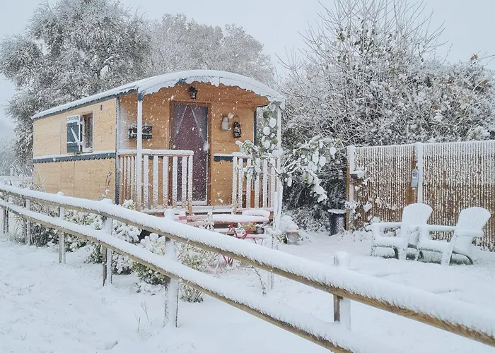 Farm stay Roulotte A La Ferme Buissonniere La Lande-de-Louge